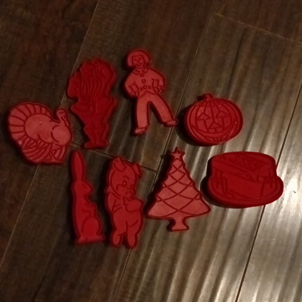 Vintage tubberware cookie cutter holiday